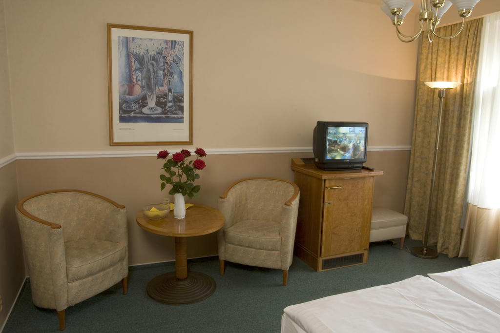 Dr. Adler Spa & Kurhotel ฟรันทิชโกวี ลาซเน ห้อง รูปภาพ