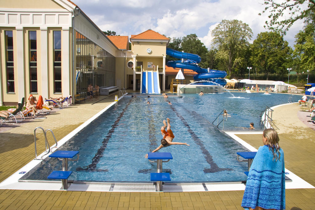 Dr. Adler Spa & Kurhotel ฟรันทิชโกวี ลาซเน ภายนอก รูปภาพ