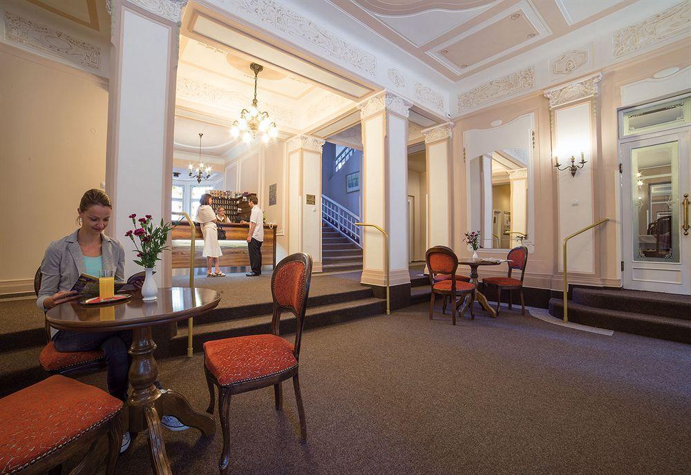 Dr. Adler Spa & Kurhotel ฟรันทิชโกวี ลาซเน ภายนอก รูปภาพ