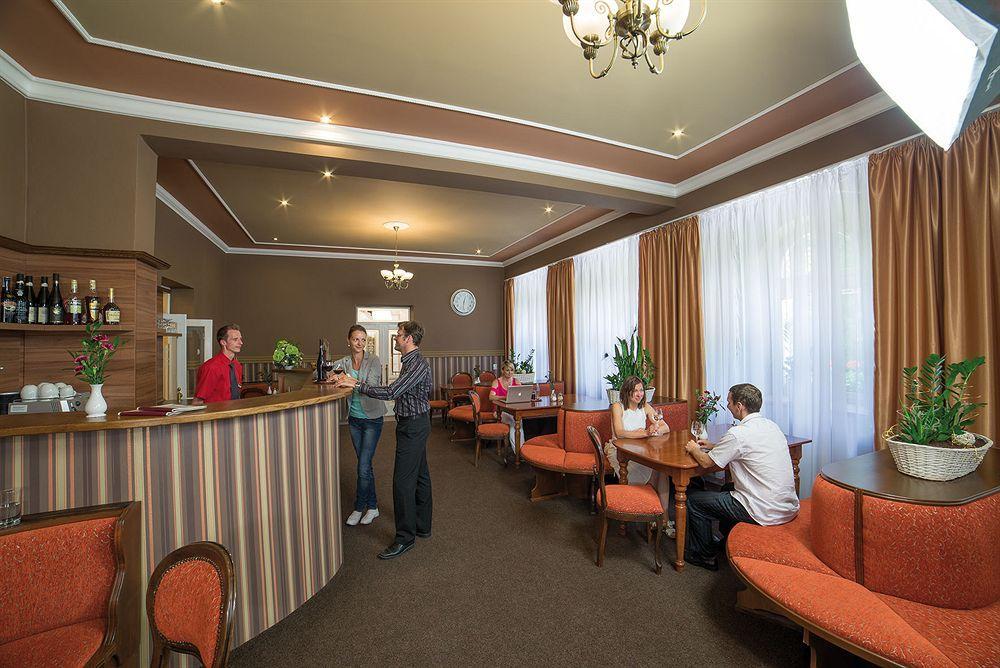 Dr. Adler Spa & Kurhotel ฟรันทิชโกวี ลาซเน ภายนอก รูปภาพ