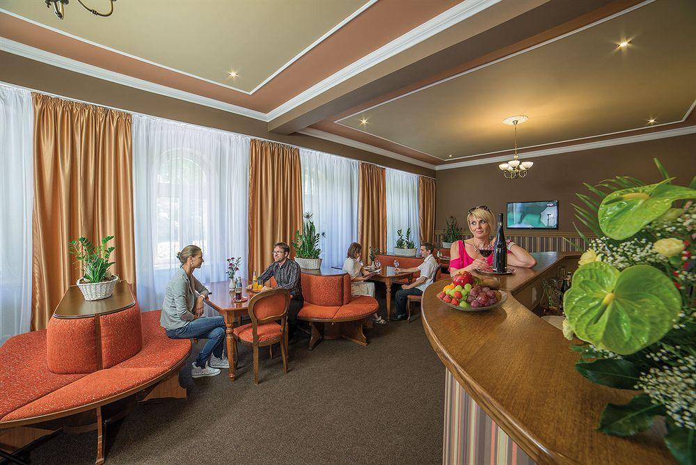 Dr. Adler Spa & Kurhotel ฟรันทิชโกวี ลาซเน ภายนอก รูปภาพ