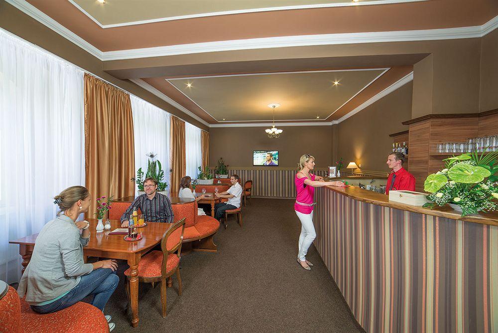 Dr. Adler Spa & Kurhotel ฟรันทิชโกวี ลาซเน ภายนอก รูปภาพ