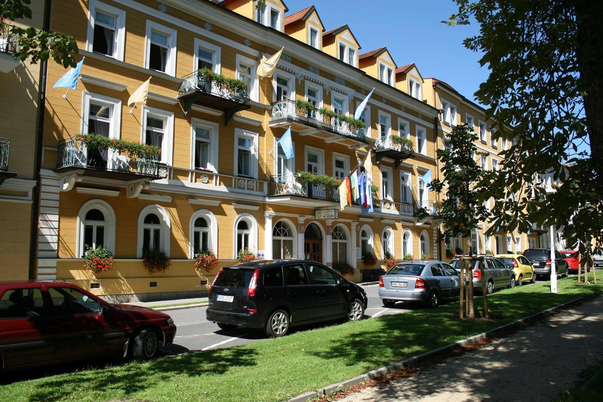 Dr. Adler Spa & Kurhotel ฟรันทิชโกวี ลาซเน ภายนอก รูปภาพ